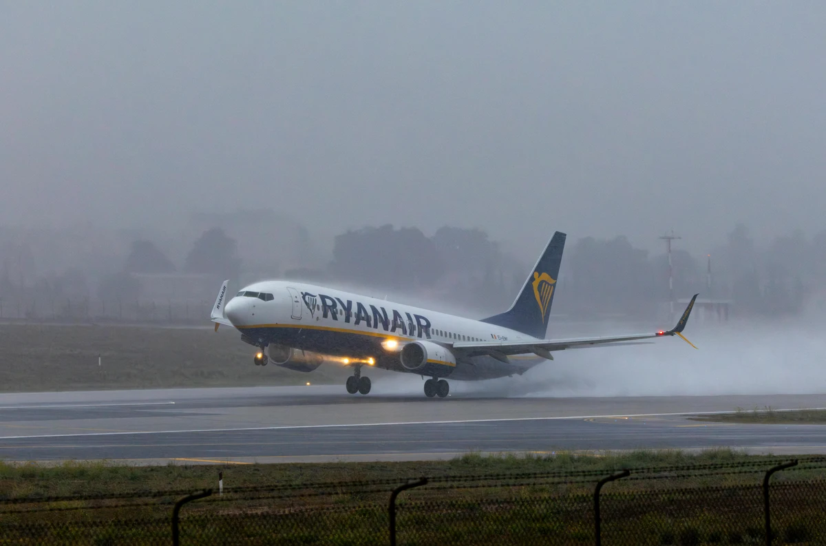 Samolot Ryanair w trakcie startu